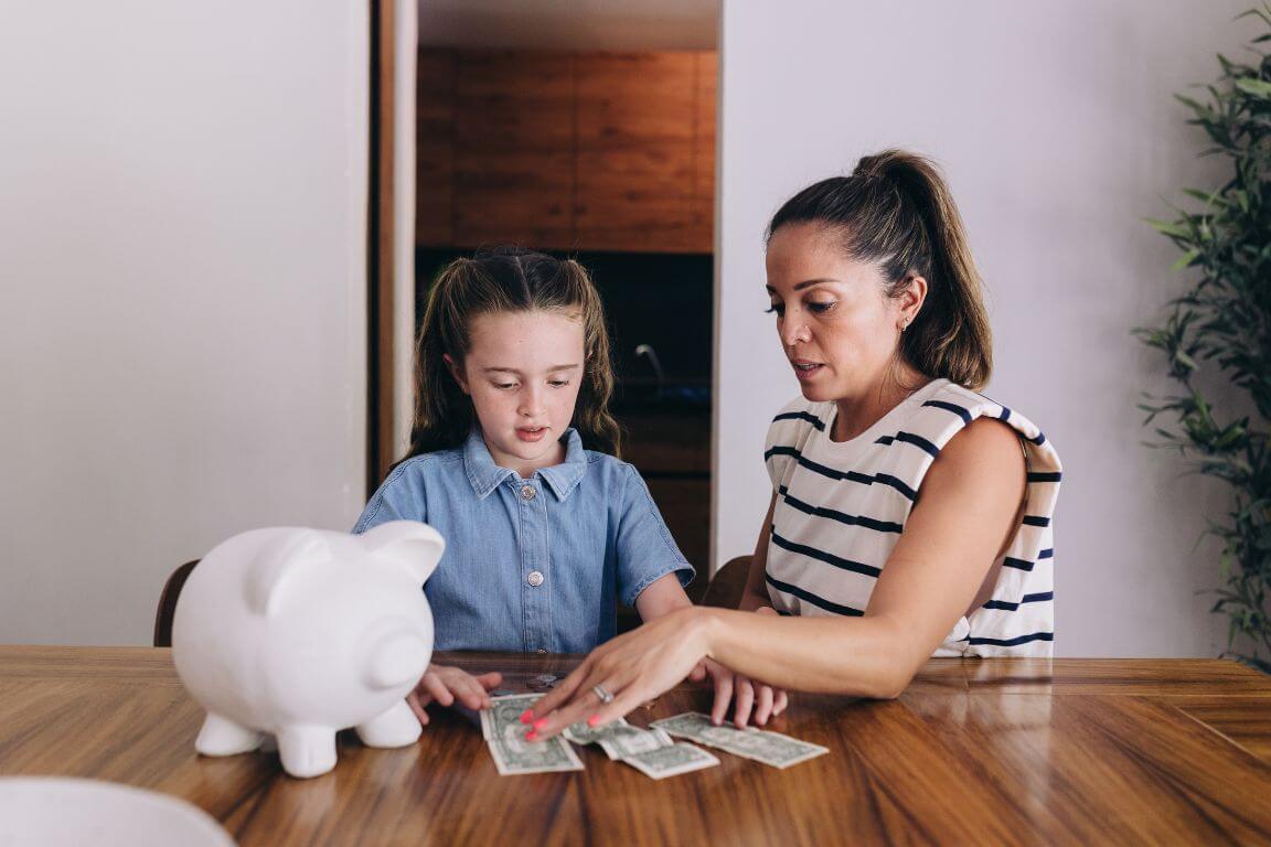 Como e o que ensinar seus filhos sobre finanças? - GC Recursos